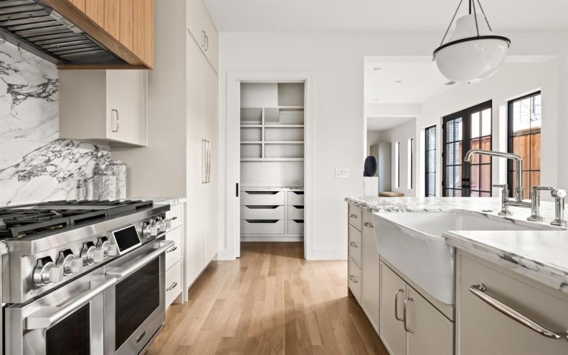 3936 Hawthorne Avenue, Dallas, TX 75219, 3 Habitaciones Habitaciones , ,3 BañosBaños,Residential,En Venta,3936 Hawthorne Avenue,0,21172751