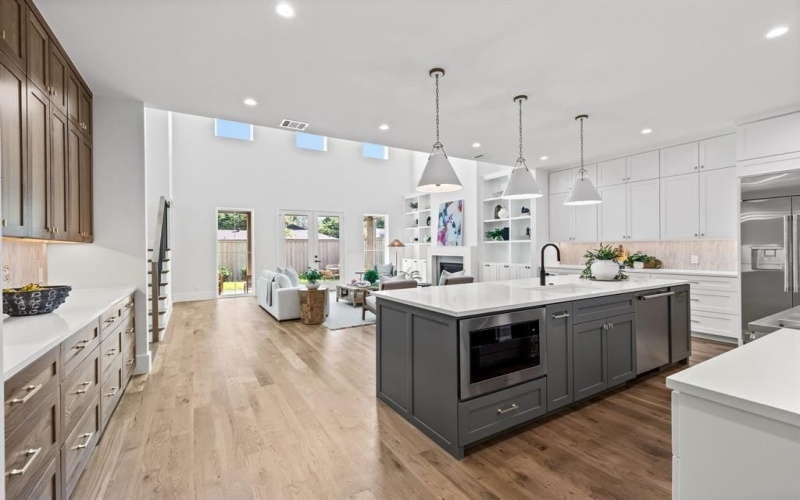 9124 Lynbrook Drive, Dallas, TX 75238, 5 Bedrooms Bedrooms, ,6 BathroomsBathrooms,Residential,For Sale,9124 Lynbrook Drive,0,21173229