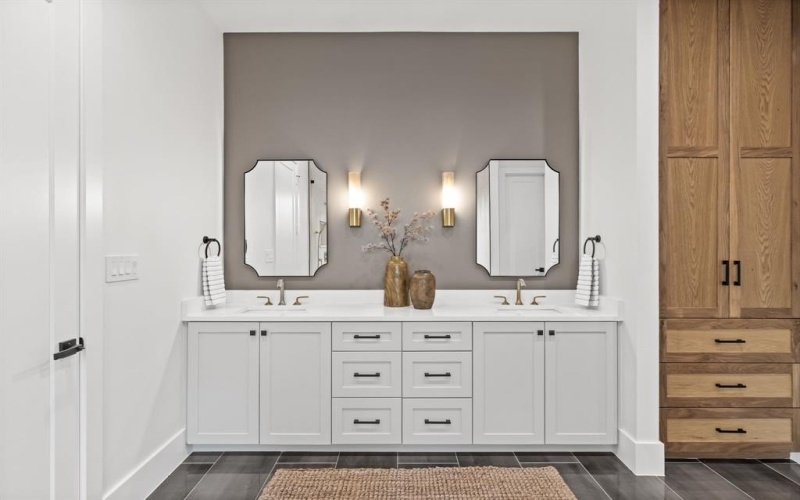 9124 Lynbrook Drive, Dallas, TX 75238, 5 Bedrooms Bedrooms, ,6 BathroomsBathrooms,Residential,For Sale,9124 Lynbrook Drive,0,21173229