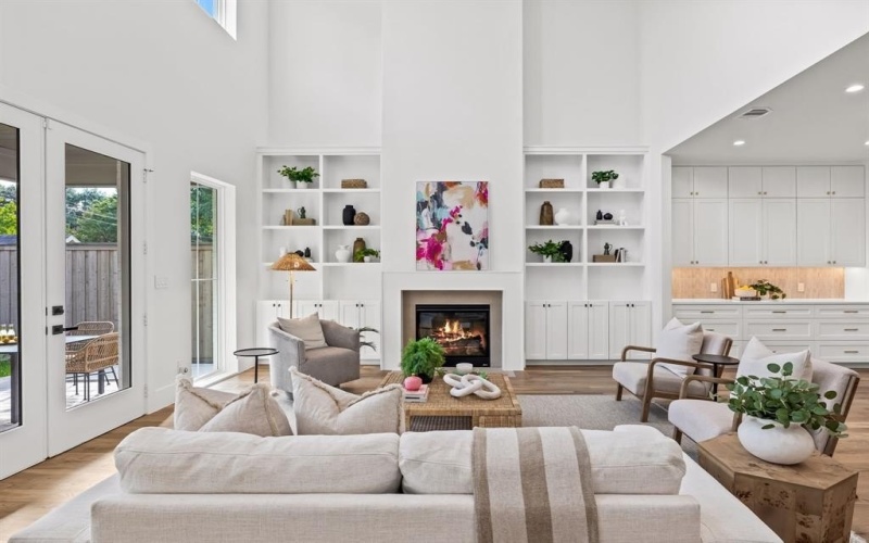 9124 Lynbrook Drive, Dallas, TX 75238, 5 Bedrooms Bedrooms, ,6 BathroomsBathrooms,Residential,For Sale,9124 Lynbrook Drive,0,21173229