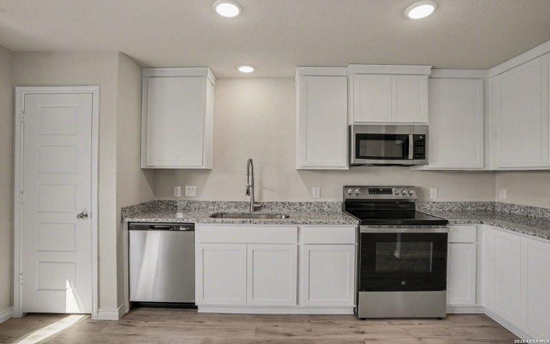 310 W Evergreen unit: 107 #107, San Antonio, TX 78212, 2 Bedrooms Bedrooms, ,2 BathroomsBathrooms,Residential,For Sale,310 W Evergreen unit: 107,0,1939878