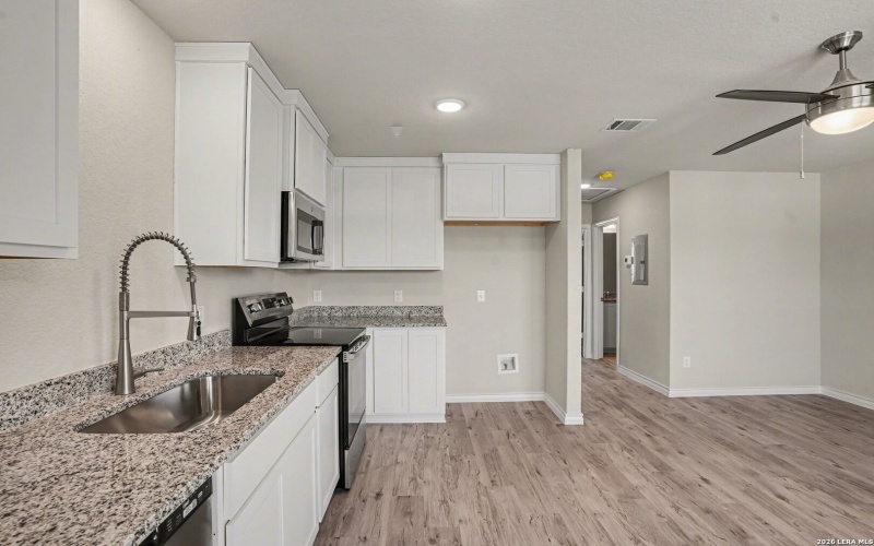 310 W Evergreen unit: 107 #107, San Antonio, TX 78212, 2 Bedrooms Bedrooms, ,2 BathroomsBathrooms,Residential,For Sale,310 W Evergreen unit: 107,0,1939878