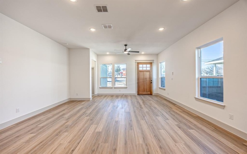 2613 Walker Street, Fort Worth, TX 76105, 3 Habitaciones Habitaciones , ,2 BañosBaños,Residential,En Venta,2613 Walker Street,0,21167680