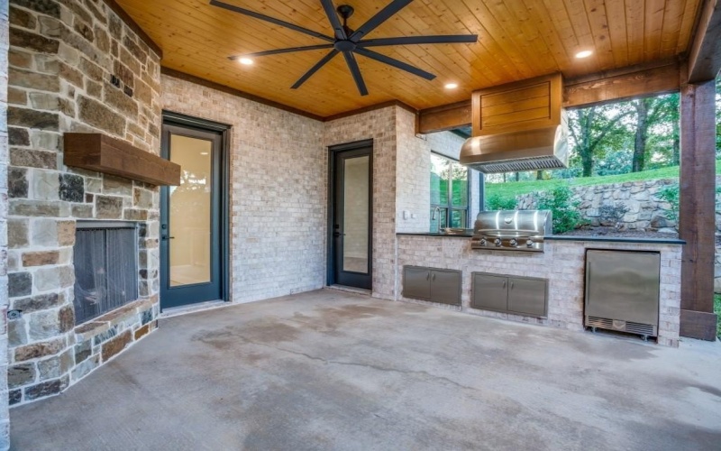 2424 Bellview Circle, Tyler, TX 75709, 5 Bedrooms Bedrooms, ,6 BathroomsBathrooms,Residential,For Sale,2424 Bellview Circle,20660438