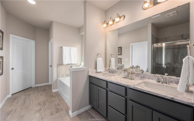 6305 Raleigh Drive, College Station, TX 77845, 4 Bedrooms Bedrooms, ,3 BathroomsBathrooms,Residential,For Sale,6305 Raleigh Drive,0,26001553