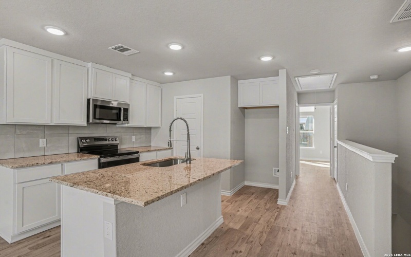 310 W Evergreen ST #120 unit: 120 #120, San Antonio, TX 78212, 3 Habitaciones Habitaciones , ,2 BañosBaños,Residential,En Venta,310 W Evergreen ST #120 unit: 120,0,1939889