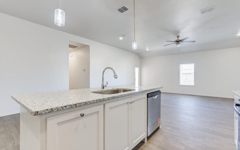 7011 40th Street, Lubbock, TX 79407, 3 Habitaciones Habitaciones , ,2 BañosBaños,Residential,En Venta,7011 40th Street,0,202601743