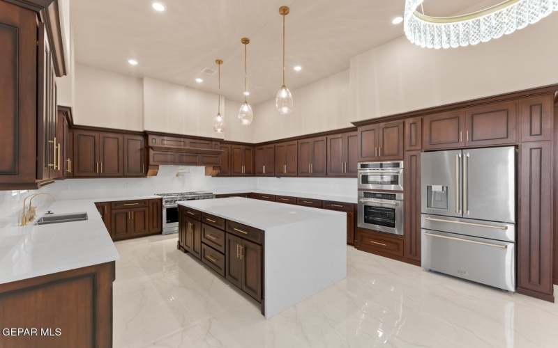 2034 CIMARRON BLUFF Lane, El Paso, TX 79911, 5 Habitaciones Habitaciones , ,5 BañosBaños,Residential,En Venta,2034 CIMARRON BLUFF Lane,0,937951