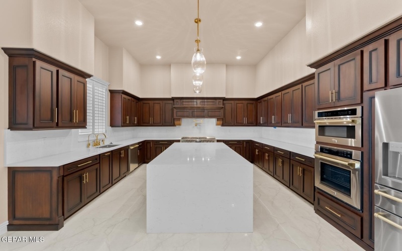 2034 CIMARRON BLUFF Lane, El Paso, TX 79911, 5 Habitaciones Habitaciones , ,5 BañosBaños,Residential,En Venta,2034 CIMARRON BLUFF Lane,0,937951