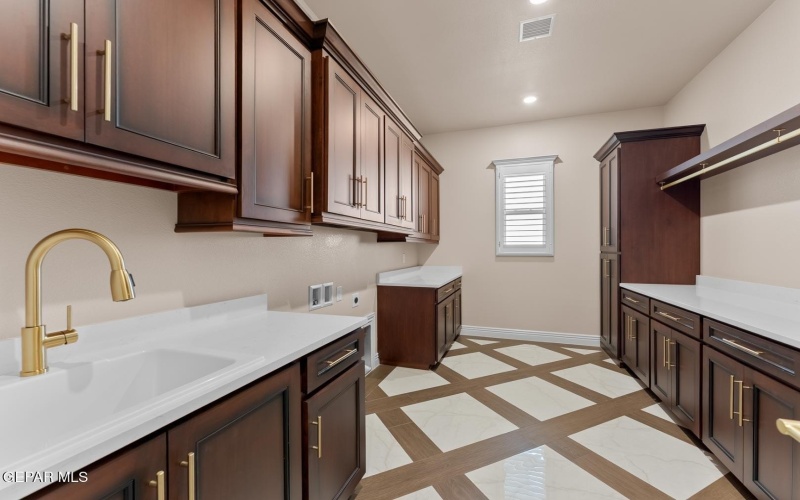 2034 CIMARRON BLUFF Lane, El Paso, TX 79911, 5 Habitaciones Habitaciones , ,5 BañosBaños,Residential,En Venta,2034 CIMARRON BLUFF Lane,0,937951