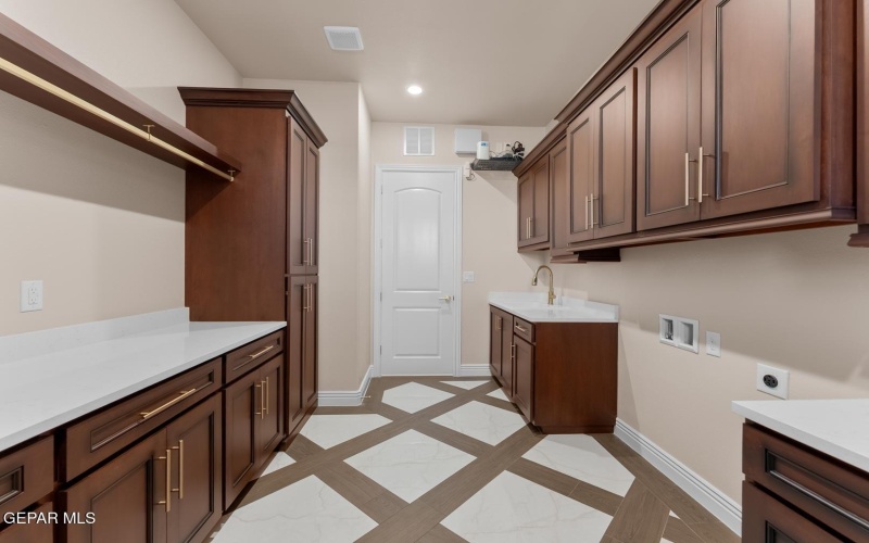 2034 CIMARRON BLUFF Lane, El Paso, TX 79911, 5 Habitaciones Habitaciones , ,5 BañosBaños,Residential,En Venta,2034 CIMARRON BLUFF Lane,0,937951