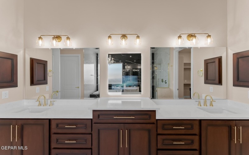 2034 CIMARRON BLUFF Lane, El Paso, TX 79911, 5 Habitaciones Habitaciones , ,5 BañosBaños,Residential,En Venta,2034 CIMARRON BLUFF Lane,0,937951