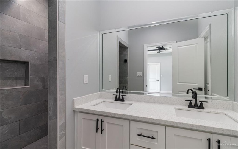 611 Tower Oak Drive, Alamo, TX 78516, 3 Habitaciones Habitaciones , ,2 BañosBaños,Residential,En Venta,611 Tower Oak Drive,0,494398