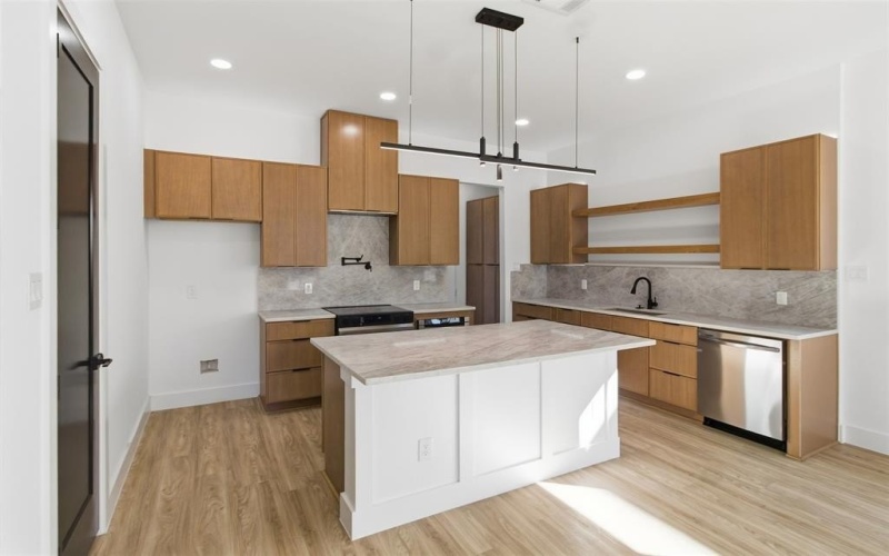 614 S Moore Street, Dallas, TX 75203, 4 Habitaciones Habitaciones , ,2 BañosBaños,Residential,En Venta,614 S Moore Street,0,21175090