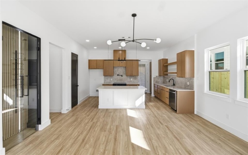 614 S Moore Street, Dallas, TX 75203, 4 Habitaciones Habitaciones , ,2 BañosBaños,Residential,En Venta,614 S Moore Street,0,21175090