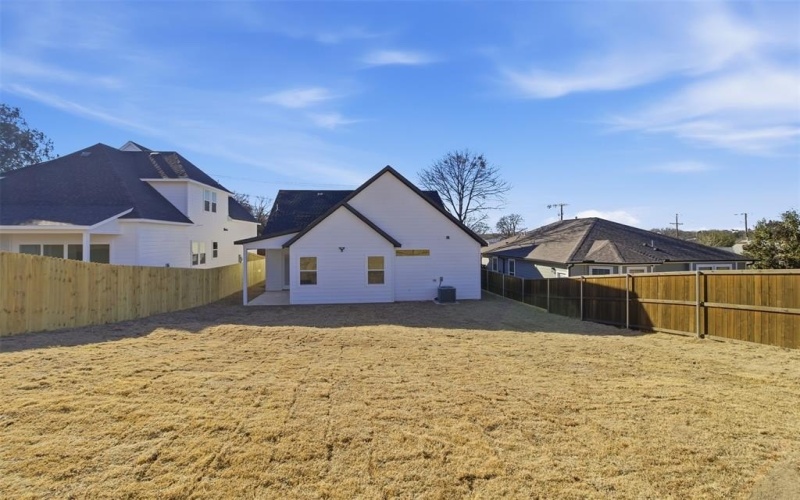 614 S Moore Street, Dallas, TX 75203, 4 Habitaciones Habitaciones , ,2 BañosBaños,Residential,En Venta,614 S Moore Street,0,21175090