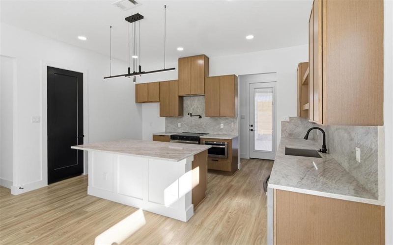 614 S Moore Street, Dallas, TX 75203, 4 Habitaciones Habitaciones , ,2 BañosBaños,Residential,En Venta,614 S Moore Street,0,21175090