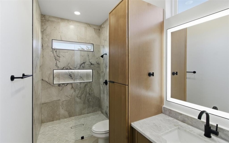 614 S Moore Street, Dallas, TX 75203, 4 Habitaciones Habitaciones , ,2 BañosBaños,Residential,En Venta,614 S Moore Street,0,21175090