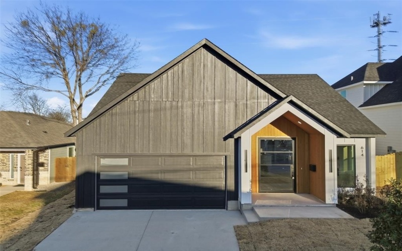 614 S Moore Street, Dallas, TX 75203, 4 Habitaciones Habitaciones , ,2 BañosBaños,Residential,En Venta,614 S Moore Street,0,21175090