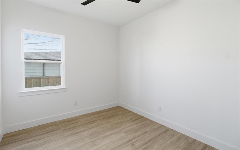 614 S Moore Street, Dallas, TX 75203, 4 Habitaciones Habitaciones , ,2 BañosBaños,Residential,En Venta,614 S Moore Street,0,21175090