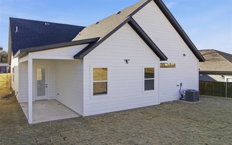 614 S Moore Street, Dallas, TX 75203, 4 Habitaciones Habitaciones , ,2 BañosBaños,Residential,En Venta,614 S Moore Street,0,21175090