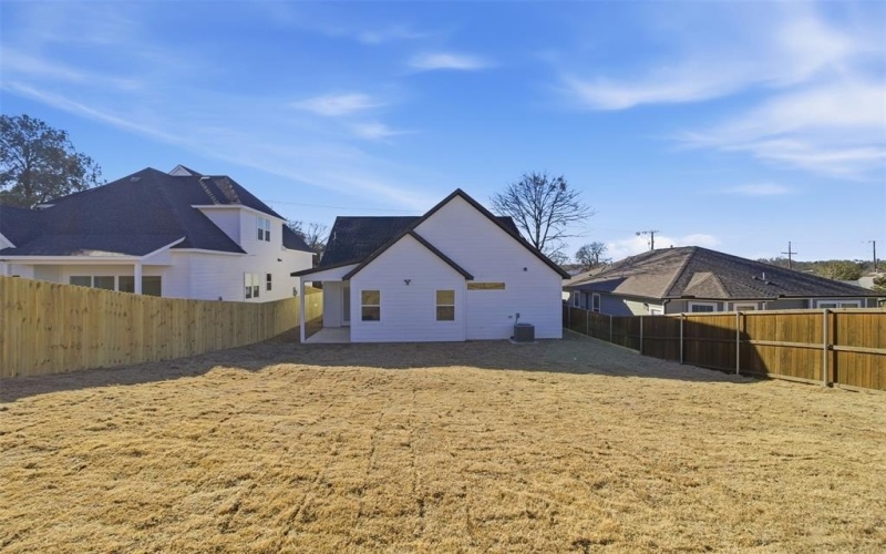 614 S Moore Street, Dallas, TX 75203, 4 Habitaciones Habitaciones , ,2 BañosBaños,Residential,En Venta,614 S Moore Street,0,21175090