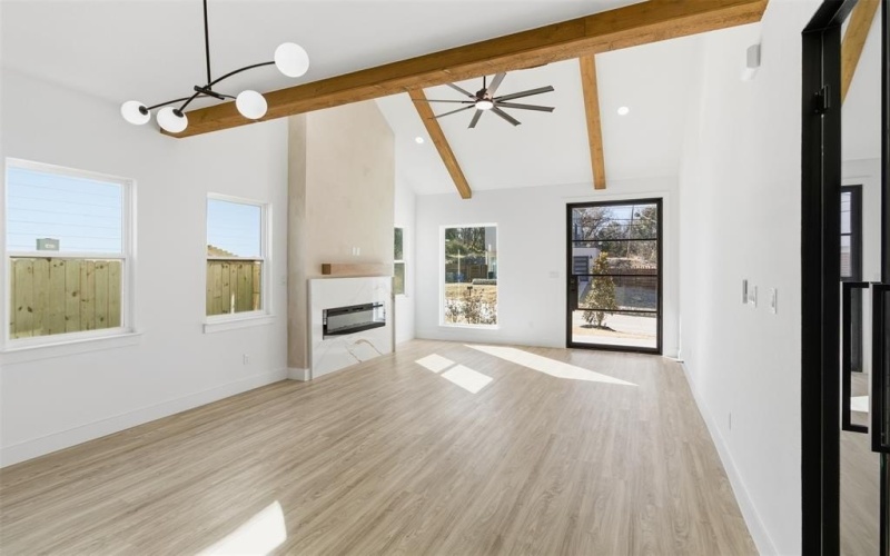 614 S Moore Street, Dallas, TX 75203, 4 Habitaciones Habitaciones , ,2 BañosBaños,Residential,En Venta,614 S Moore Street,0,21175090