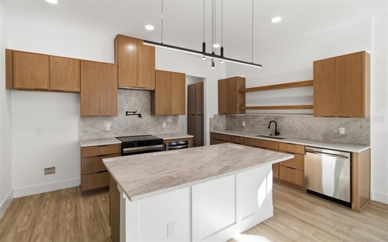 614 S Moore Street, Dallas, TX 75203, 4 Habitaciones Habitaciones , ,2 BañosBaños,Residential,En Venta,614 S Moore Street,0,21175090