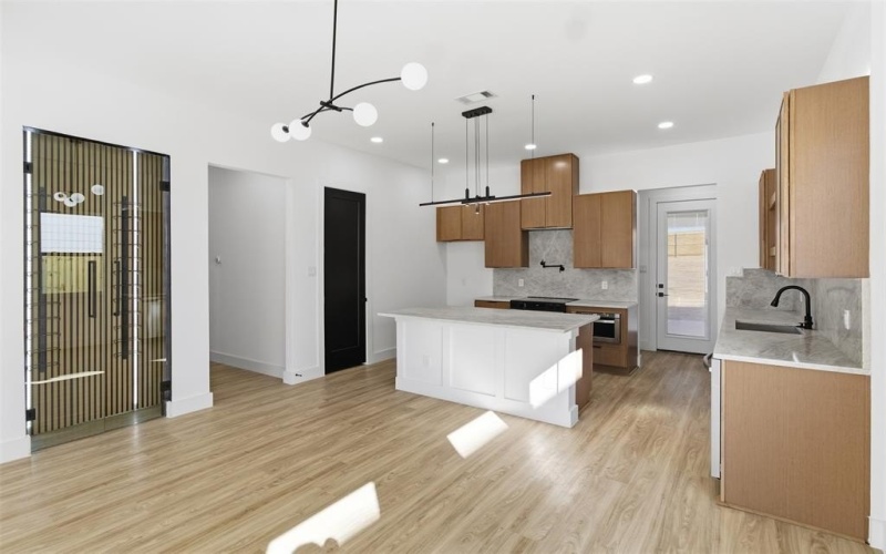 614 S Moore Street, Dallas, TX 75203, 4 Habitaciones Habitaciones , ,2 BañosBaños,Residential,En Venta,614 S Moore Street,0,21175090