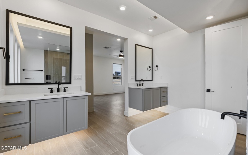 629 Paseo De La Reina Street, Horizon City, TX 79928, 3 Bedrooms Bedrooms, ,2 BathroomsBathrooms,Residential,For Sale,629 Paseo De La Reina Street,0,937960