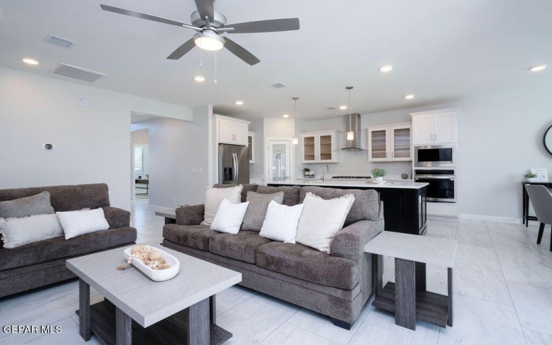 701 Paseo Del Agua Street, Horizon City, TX 79928, 4 Habitaciones Habitaciones , ,1 BañoBaños,Residential,En Venta,701 Paseo Del Agua Street,0,937971