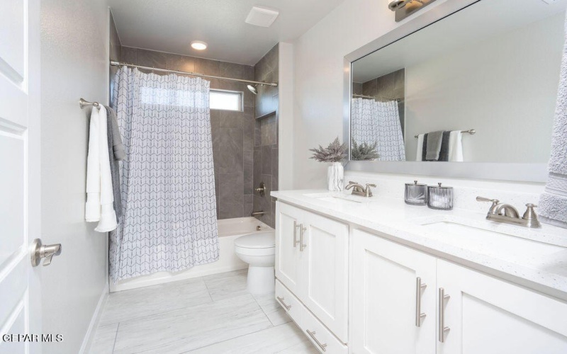 701 Paseo Del Agua Street, Horizon City, TX 79928, 4 Habitaciones Habitaciones , ,1 BañoBaños,Residential,En Venta,701 Paseo Del Agua Street,0,937971