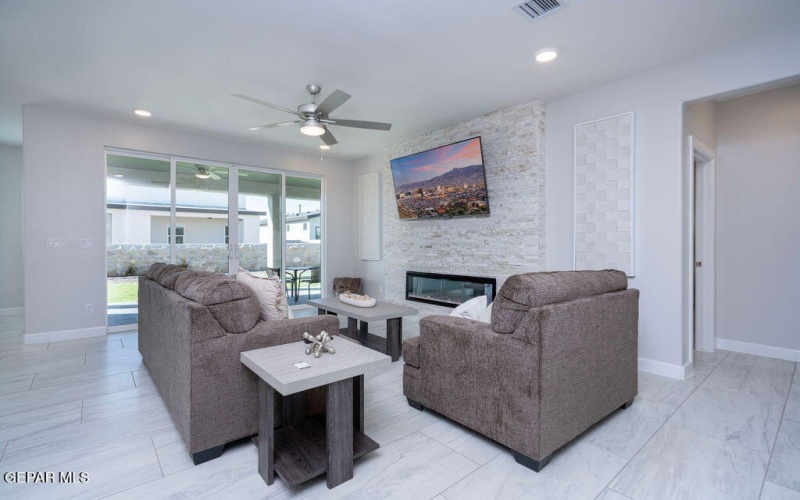 701 Paseo Del Agua Street, Horizon City, TX 79928, 4 Habitaciones Habitaciones , ,1 BañoBaños,Residential,En Venta,701 Paseo Del Agua Street,0,937971