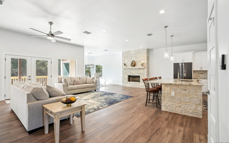 103 N John Bird, Blanco, TX 78606, 3 Habitaciones Habitaciones , ,2 BañosBaños,Residential,En Venta,103 N John Bird,0,1940291