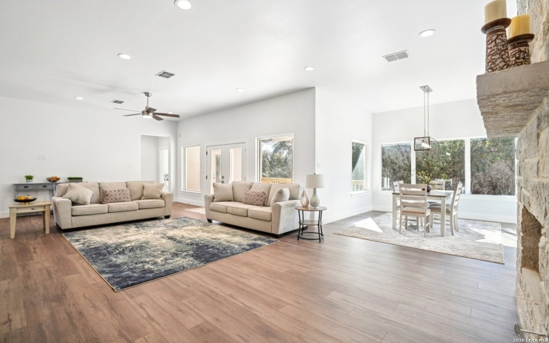 103 N John Bird, Blanco, TX 78606, 3 Habitaciones Habitaciones , ,2 BañosBaños,Residential,En Venta,103 N John Bird,0,1940291