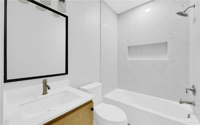 2305 S Hillside Avenue unit: 3 #3, Edinburg, TX 78542, 3 Bedrooms Bedrooms, ,2 BathroomsBathrooms,Residential,For Sale,2305 S Hillside Avenue unit: 3,0,494452