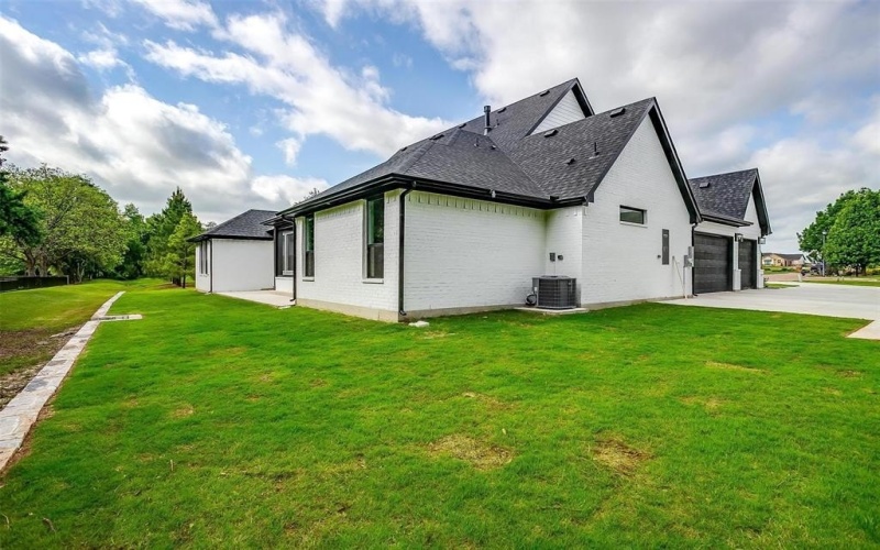 2000 Cumberland Circle, Corsicana, TX 75110, 4 Bedrooms Bedrooms, ,2 BathroomsBathrooms,Residential,For Sale,2000 Cumberland Circle,0,20845774