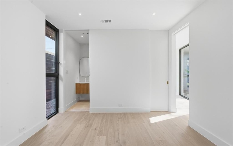 6822 Victoria Avenue, Dallas, TX 75209, 4 Bedrooms Bedrooms, ,5 BathroomsBathrooms,Residential,For Sale,6822 Victoria Avenue,0,21175083