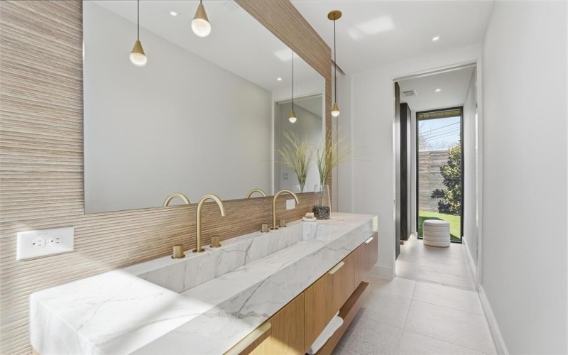 6822 Victoria Avenue, Dallas, TX 75209, 4 Bedrooms Bedrooms, ,5 BathroomsBathrooms,Residential,For Sale,6822 Victoria Avenue,0,21175083