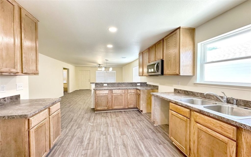 902 N Rusk Street, Weatherford, TX 76086, 3 Habitaciones Habitaciones , ,2 BañosBaños,Residential,En Venta,902 N Rusk Street,0,21175627