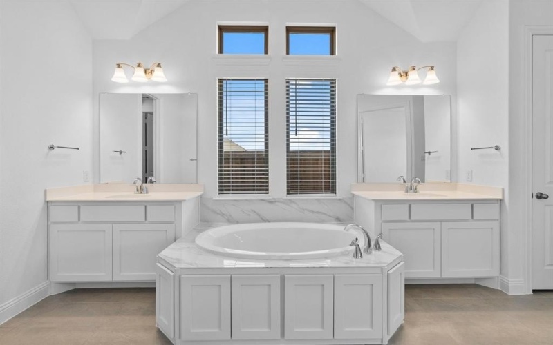 3106 Bexar Street, Rockwall, TX 75032, 4 Habitaciones Habitaciones , ,5 BañosBaños,Residential,En Venta,3106 Bexar Street,0,21176383