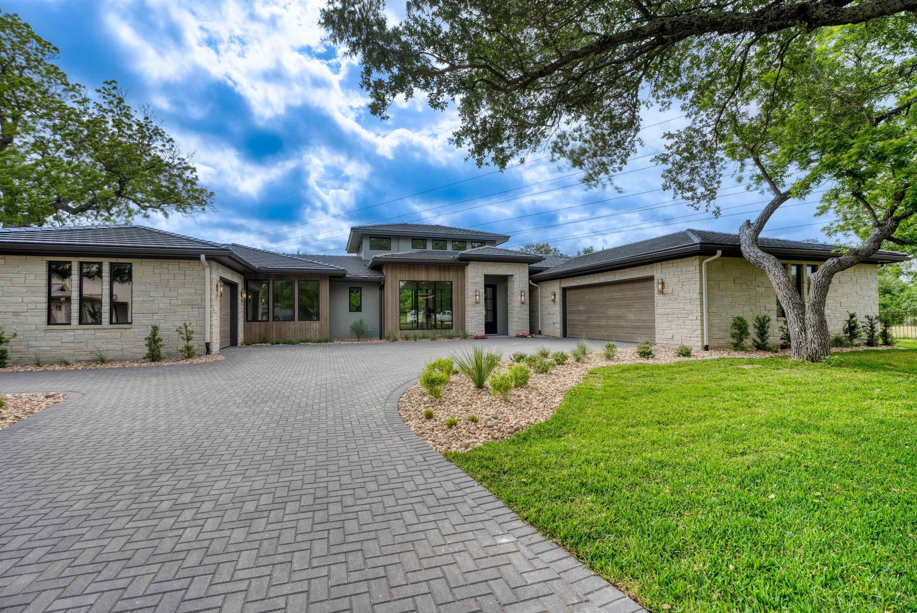 106 Edwards Circle, Horseshoe Bay, TX 78657, 3 Bedrooms Bedrooms, ,5 BathroomsBathrooms,Residential,For Sale,106 Edwards Circle,0,172076