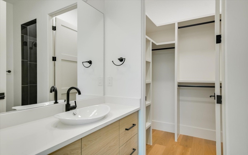 98 Wennmohs Place, Horseshoe Bay, TX 78657, 4 Bedrooms Bedrooms, ,5 BathroomsBathrooms,Residential,For Sale,98 Wennmohs Place,0,173400