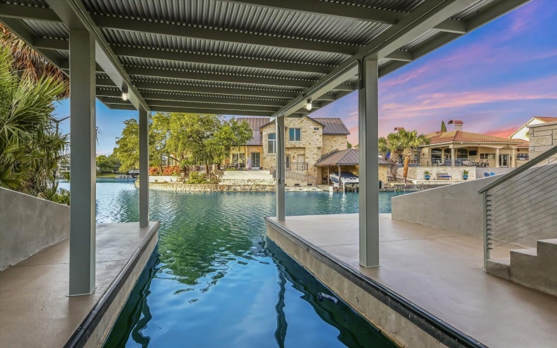 98 Wennmohs Place, Horseshoe Bay, TX 78657, 4 Bedrooms Bedrooms, ,5 BathroomsBathrooms,Residential,For Sale,98 Wennmohs Place,0,173400