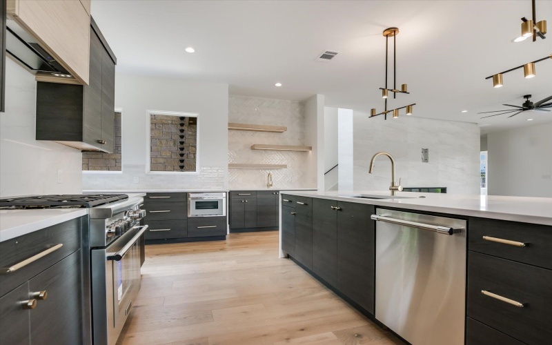 98 Wennmohs Place, Horseshoe Bay, TX 78657, 4 Bedrooms Bedrooms, ,5 BathroomsBathrooms,Residential,For Sale,98 Wennmohs Place,0,173400