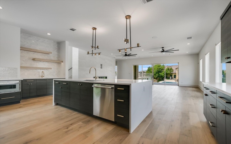 98 Wennmohs Place, Horseshoe Bay, TX 78657, 4 Bedrooms Bedrooms, ,5 BathroomsBathrooms,Residential,For Sale,98 Wennmohs Place,0,173400