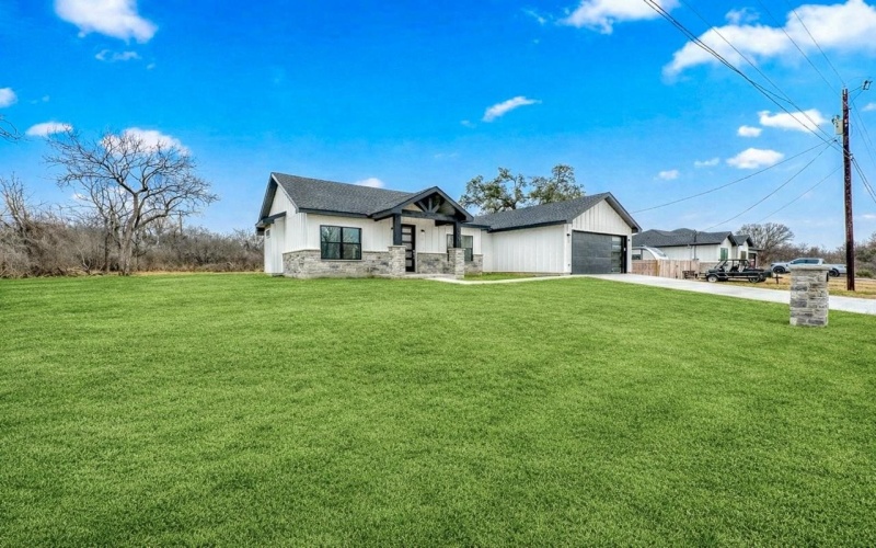 1502 Woodcrest Drive, Granite Shoals, TX 78654, 3 Bedrooms Bedrooms, ,2 BathroomsBathrooms,Residential,For Sale,1502 Woodcrest Drive,0,176468