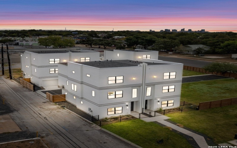 3214 N Elmendorf and 1735 Gramercy #201/301/302, San Antonio, TX 78201, ,Residential Multi Family,En Venta,3214 N Elmendorf and 1735 Gramercy #201/301/302,0,1940412