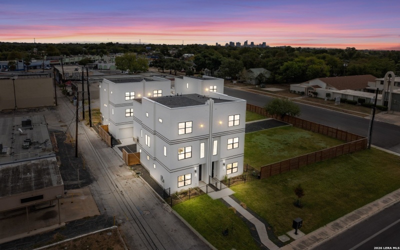 3214 N Elmendorf and 1735 Gramercy #201/301/302, San Antonio, TX 78201, ,Residential Multi Family,En Venta,3214 N Elmendorf and 1735 Gramercy #201/301/302,0,1940412