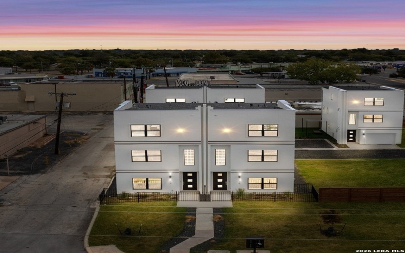 3214 N Elmendorf and 1735 Gramercy #201/301/302, San Antonio, TX 78201, ,Residential Multi Family,En Venta,3214 N Elmendorf and 1735 Gramercy #201/301/302,0,1940412